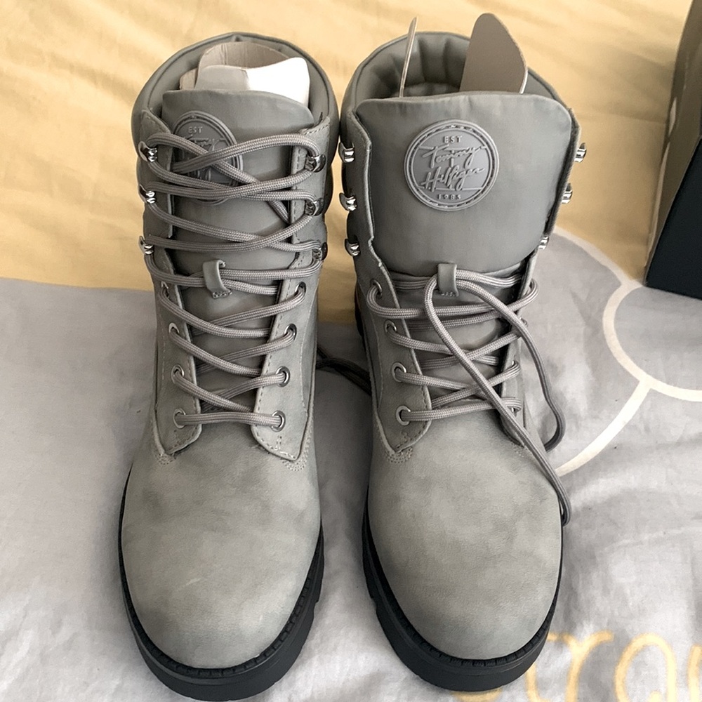Tommy Hilfiger Twmelise light gray Ankle Combat  Lace-Up Boots 9.5